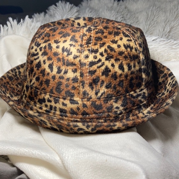 Kids Rinco Leopard Bucket Hat (ages 5+). - Picture 3 of 11